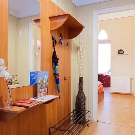 The Tailors' Budapeşte