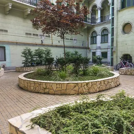 The Tailors' Budapeşte